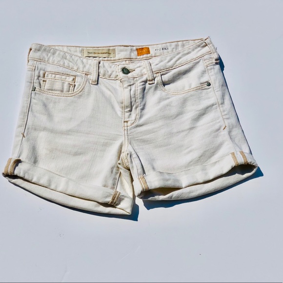 Pilcro & Letter Cream Jean Fit/Stet Shorts size 27 - Picture 2 of 9
